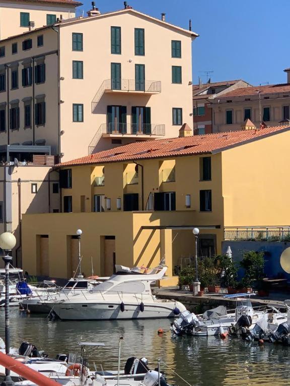 Waterfront Balcony I Grani 2 Resort Style Suite Livorno Bagian luar foto
