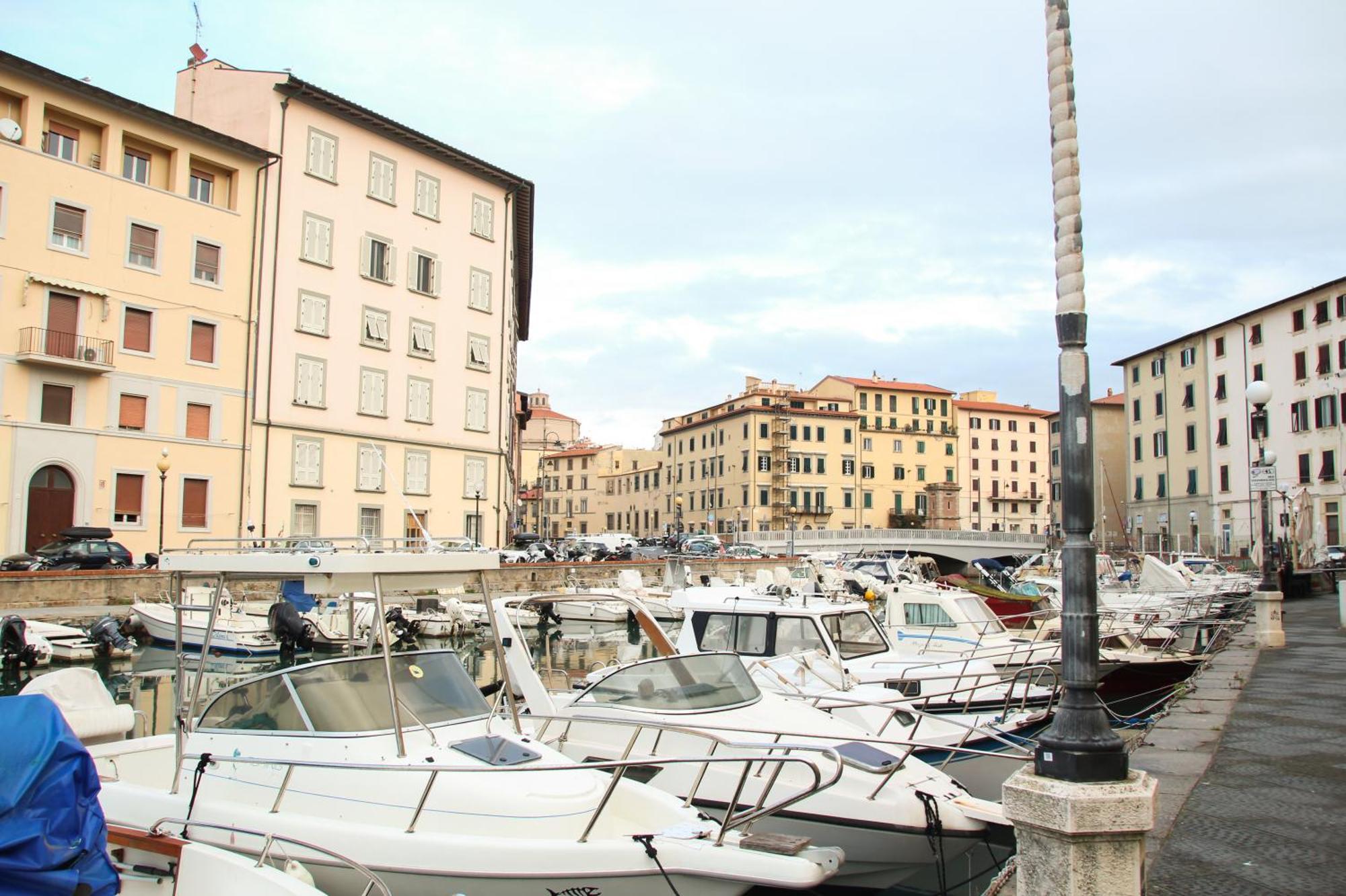 Waterfront Balcony I Grani 2 Resort Style Suite Livorno Bagian luar foto
