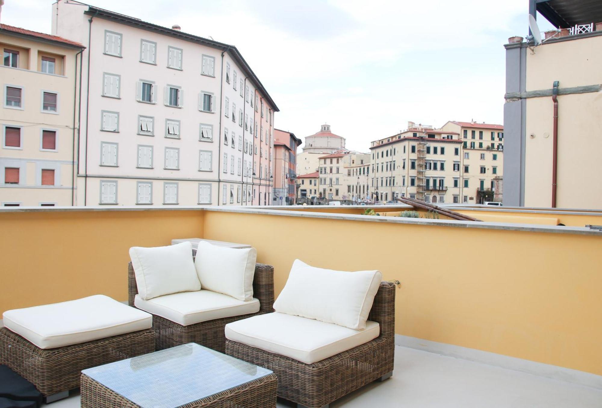 Waterfront Balcony I Grani 2 Resort Style Suite Livorno Bagian luar foto