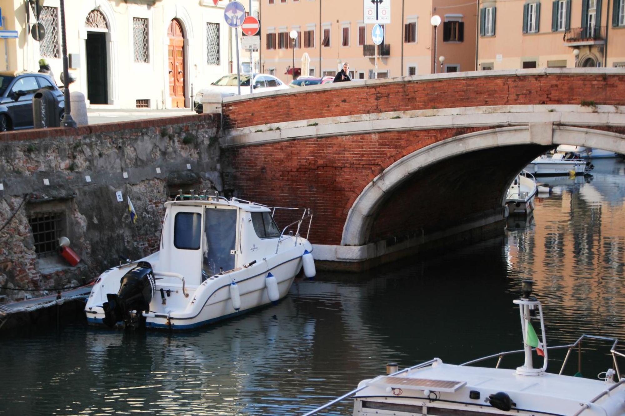Waterfront Balcony I Grani 2 Resort Style Suite Livorno Bagian luar foto