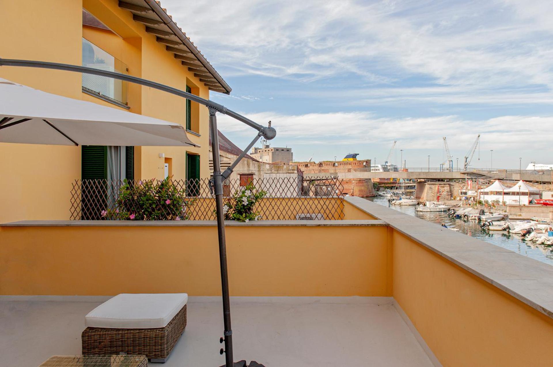 Waterfront Balcony I Grani 2 Resort Style Suite Livorno Bagian luar foto